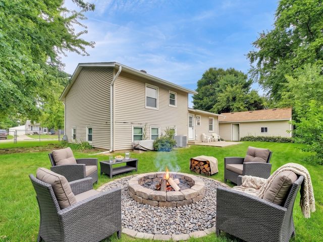 139 W Melody Lane, Woodstock, IL 60098