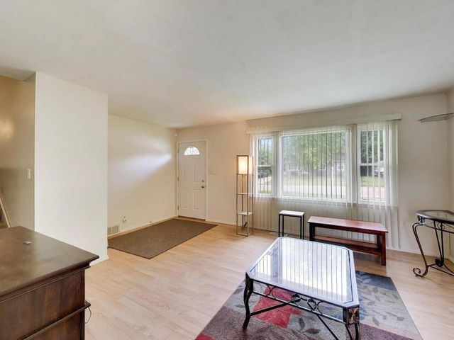 139 W Melody Lane, Woodstock, IL 60098