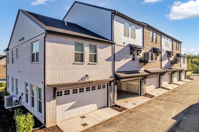 502 Mantes Aly, Hendersonville, TN 37075