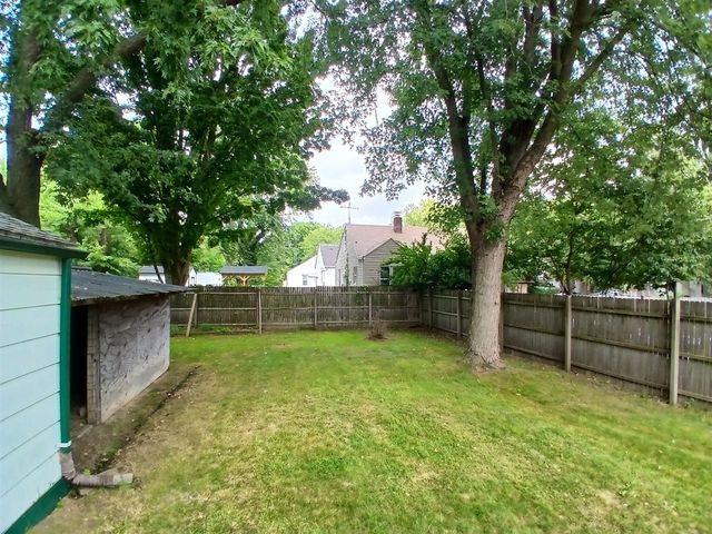 1053 E Empire Avenue, Benton Harbor, MI 49022