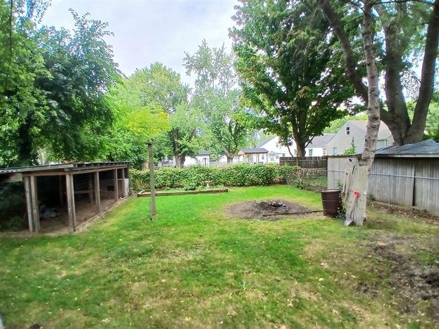 1053 E Empire Avenue, Benton Harbor, MI 49022