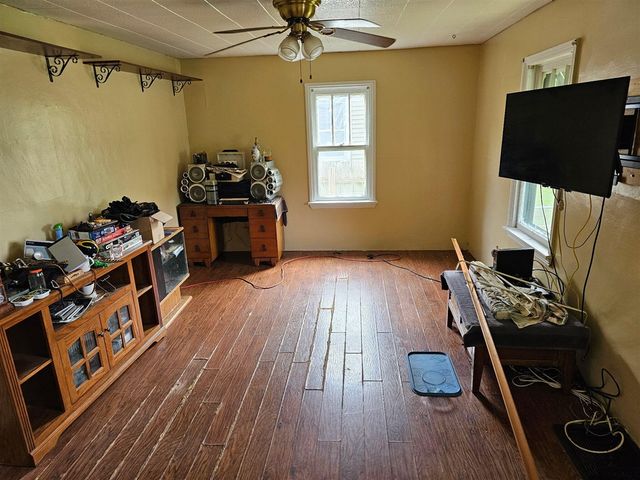 1053 E Empire Avenue, Benton Harbor, MI 49022