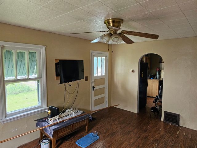 1053 E Empire Avenue, Benton Harbor, MI 49022