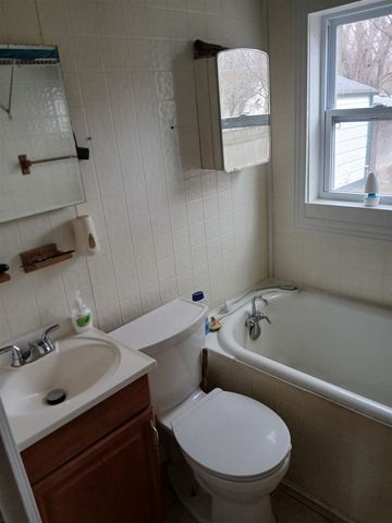 1053 E Empire Avenue, Benton Harbor, MI 49022