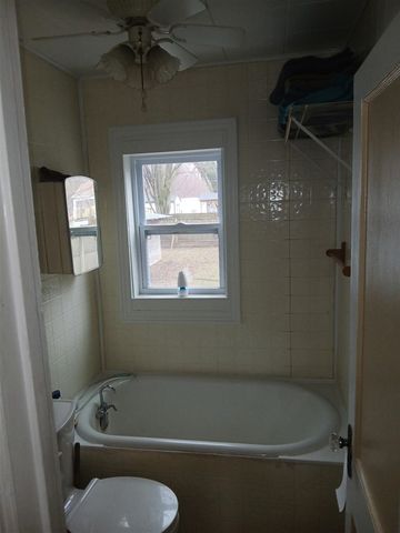 1053 E Empire Avenue, Benton Harbor, MI 49022