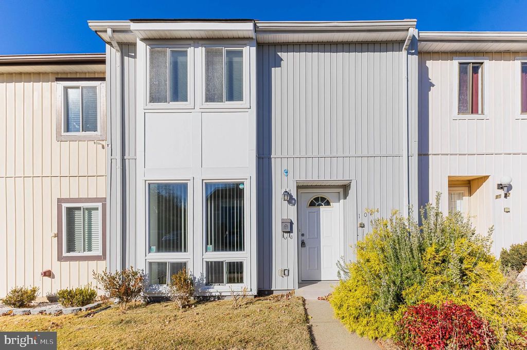 1024 QUEENS CT, Herndon, VA 20170