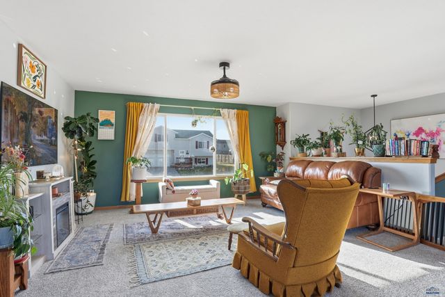 320 GRANDEUR LN, Rapid City, SD 57719