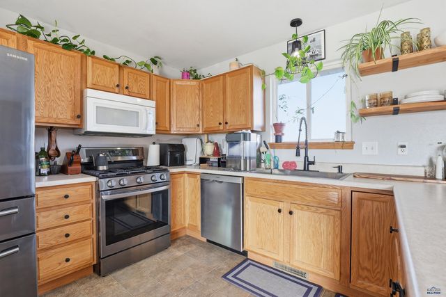 320 GRANDEUR LN, Rapid City, SD 57719