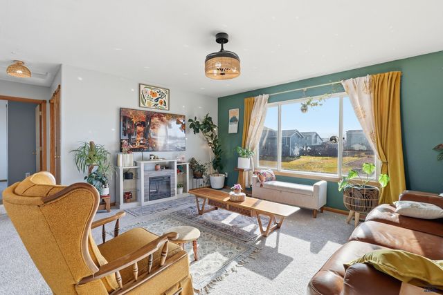 320 GRANDEUR LN, Rapid City, SD 57719