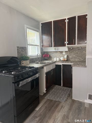 43 Pioneer Circle, Manchester, CT 06040