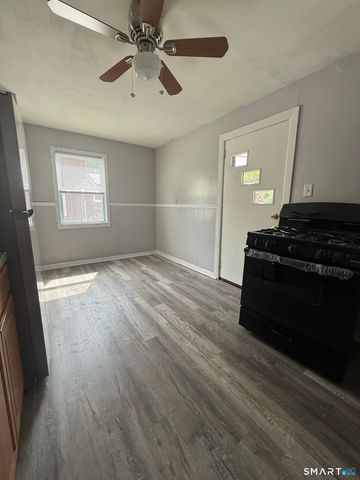 43 Pioneer Circle, Manchester, CT 06040