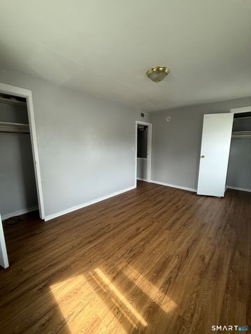 43 Pioneer Circle, Manchester, CT 06040