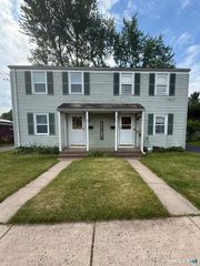 43 Pioneer Circle, Manchester, CT 06040