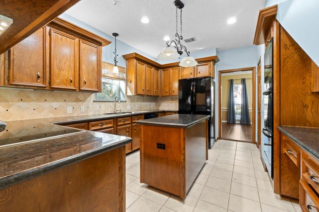 29 Tanager Trail, The Woodlands, TX 77381