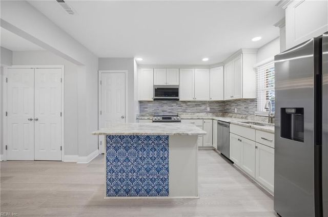 712 White Hall LN, Virginia Beach, VA 23462