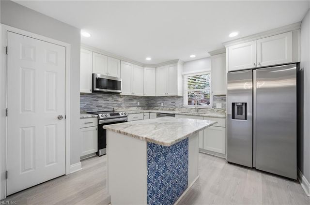 712 White Hall LN, Virginia Beach, VA 23462