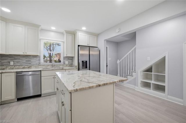 712 White Hall LN, Virginia Beach, VA 23462