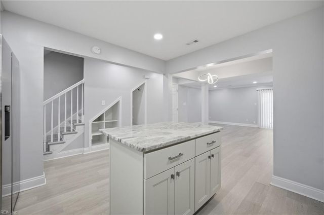 712 White Hall LN, Virginia Beach, VA 23462