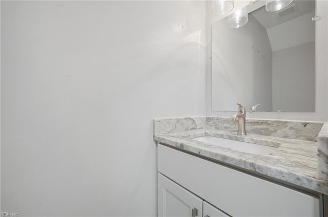 712 White Hall LN, Virginia Beach, VA 23462