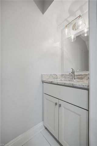 712 White Hall LN, Virginia Beach, VA 23462