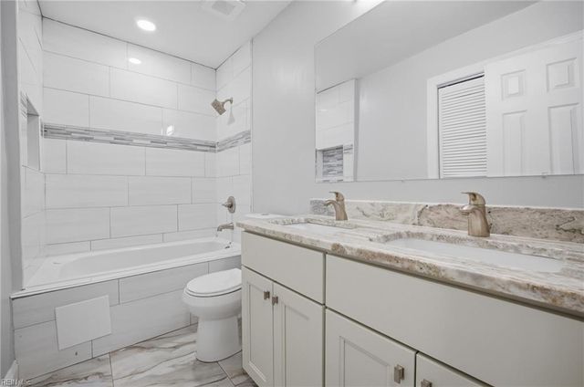 712 White Hall LN, Virginia Beach, VA 23462