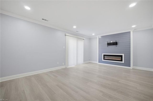 712 White Hall LN, Virginia Beach, VA 23462