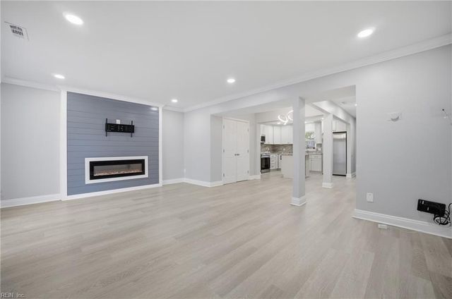 712 White Hall LN, Virginia Beach, VA 23462