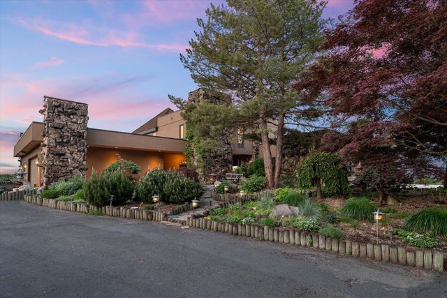 4302 N Indian Bluff Rd, Spokane, WA 99224