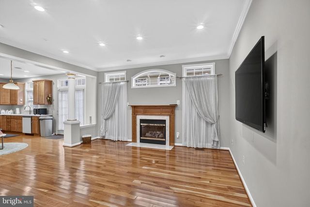 9954 E HILL DR, Lorton, VA 22079