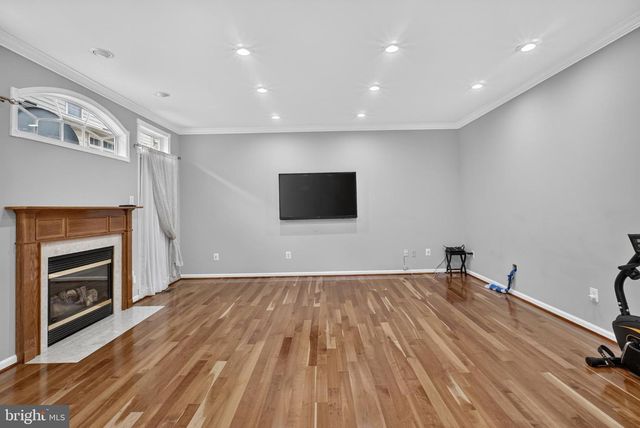 9954 E HILL DR, Lorton, VA 22079