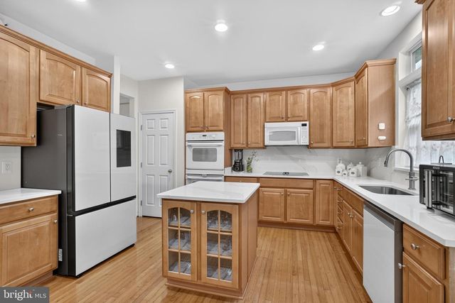 9954 E HILL DR, Lorton, VA 22079