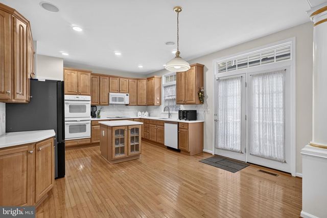 9954 E HILL DR, Lorton, VA 22079