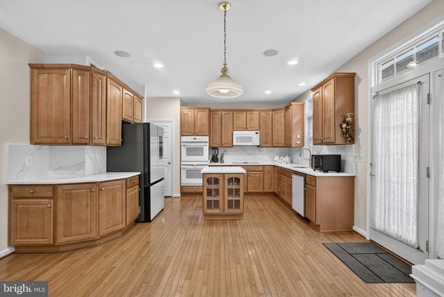 9954 E HILL DR, Lorton, VA 22079