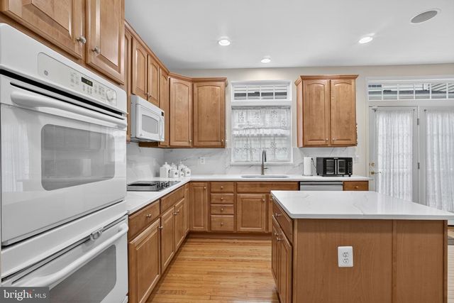 9954 E HILL DR, Lorton, VA 22079