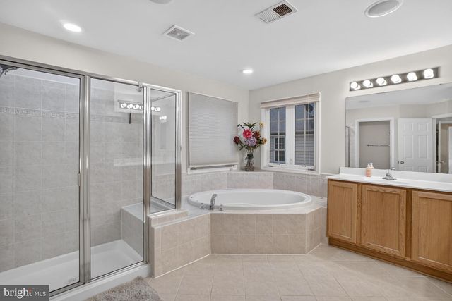 9954 E HILL DR, Lorton, VA 22079