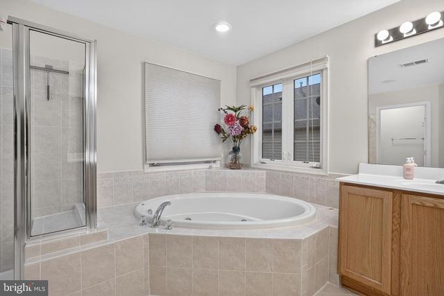 9954 E HILL DR, Lorton, VA 22079
