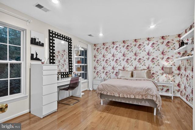 9954 E HILL DR, Lorton, VA 22079