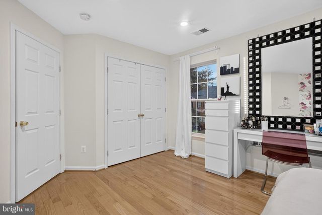 9954 E HILL DR, Lorton, VA 22079