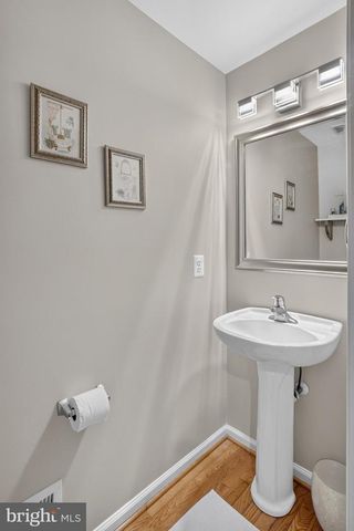 9954 E HILL DR, Lorton, VA 22079