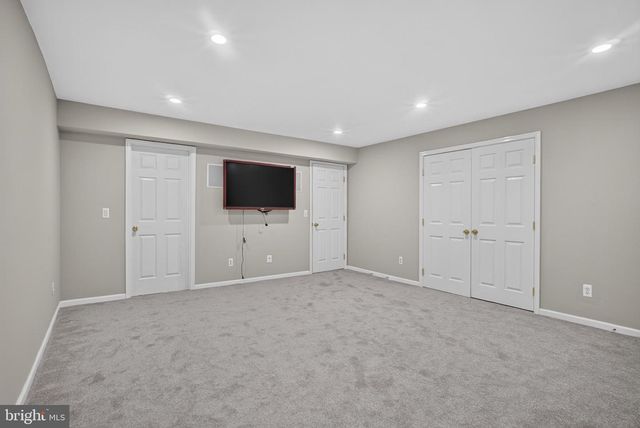 9954 E HILL DR, Lorton, VA 22079
