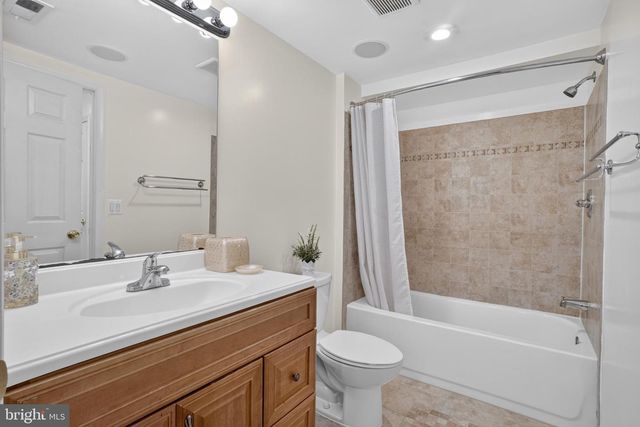 9954 E HILL DR, Lorton, VA 22079