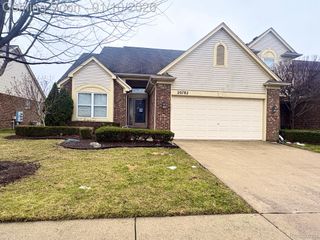 20782 Sleepy Hollow Drive 758, Macomb Township, MI 48044