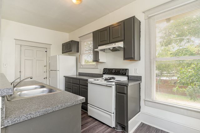 1230 Kings Highway, Dallas, TX 75208