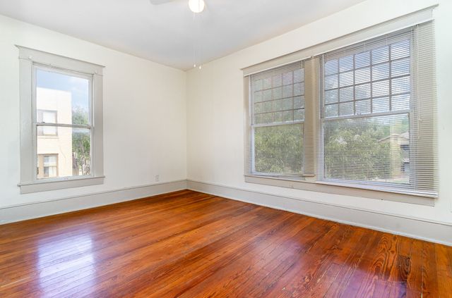 1230 Kings Highway, Dallas, TX 75208