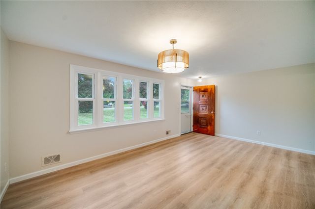 6933 East River Road, Rush, NY 14543