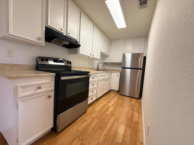 675 N Los Felices Circle W 210, Palm Springs, CA 92262