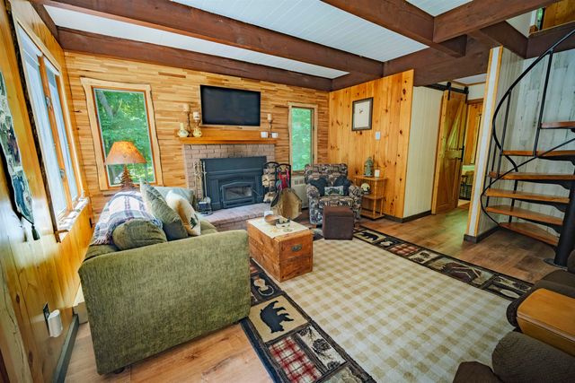 180 Debbie Higgins Lane, Wardsboro, VT 05355