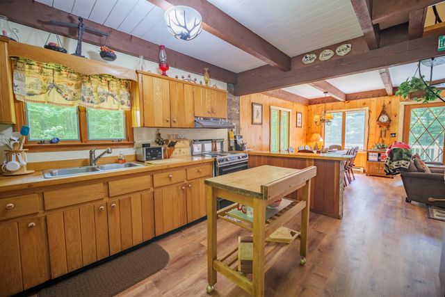 180 Debbie Higgins Lane, Wardsboro, VT 05355