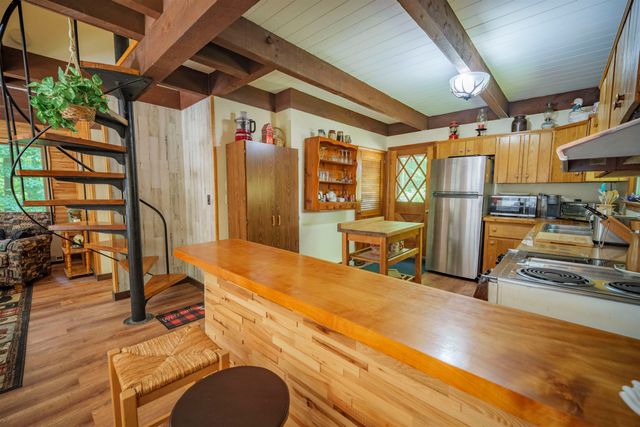 180 Debbie Higgins Lane, Wardsboro, VT 05355