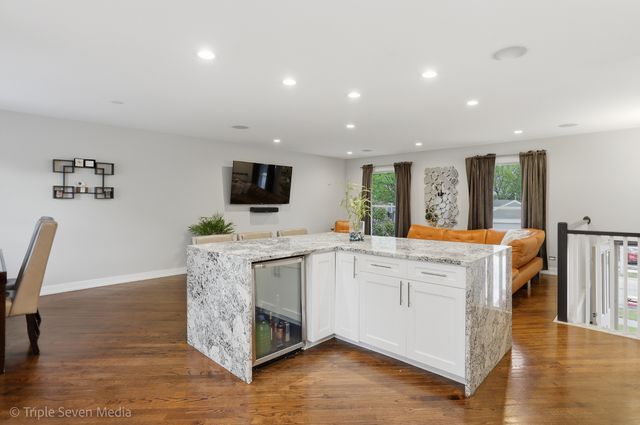 2109 Hitching Post Lane, Schaumburg, IL 60194